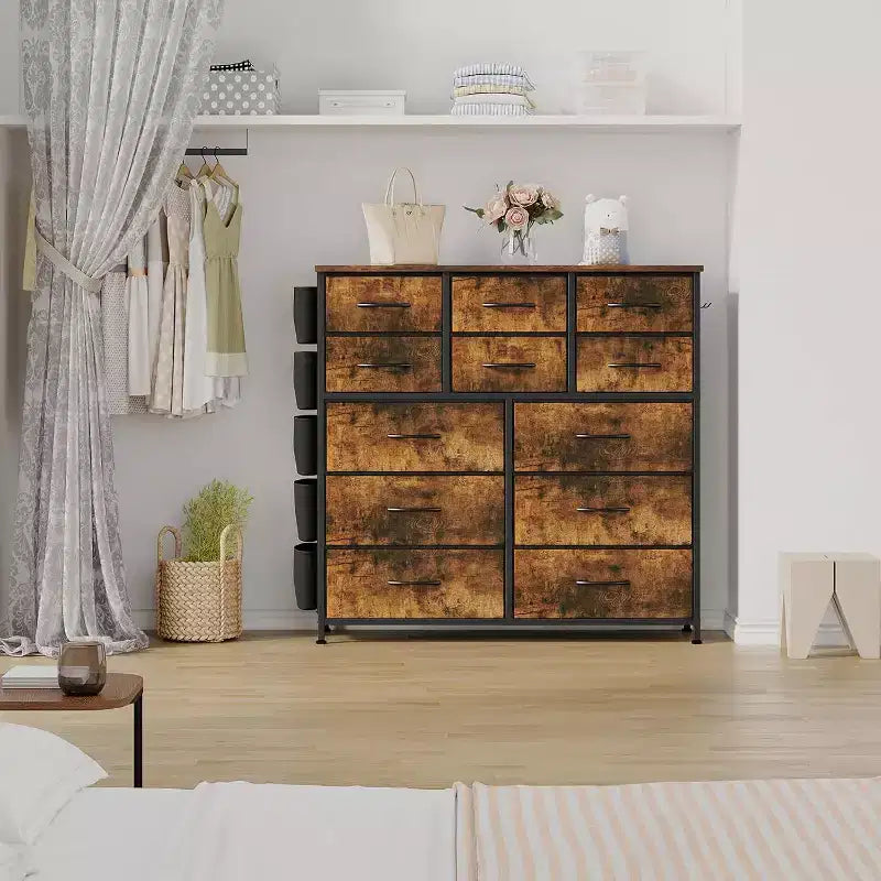 Commode de 100 cm de haut pour chambre à coucher avec 12 tiroirs, commode avec poches latérales et crochets, cadre en acier robuste, plateau en bois, poignée facile à tirer