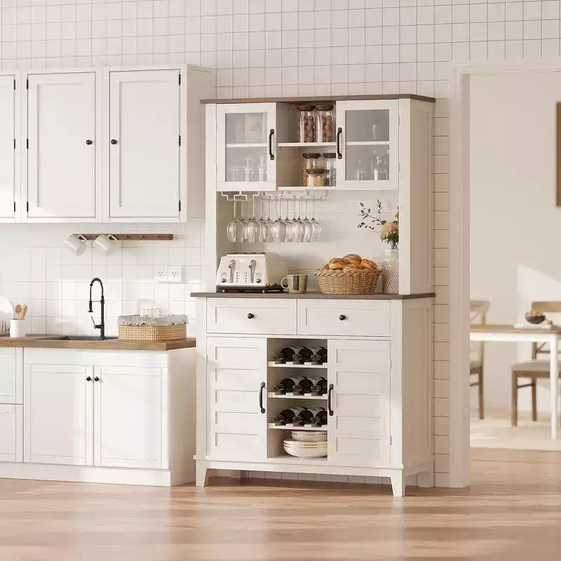 Bar de ferme 72 po – Meuble de rangement pour le vin avec casier à 9 bouteilles, 4 porte-verres et étagère réglable, blanc