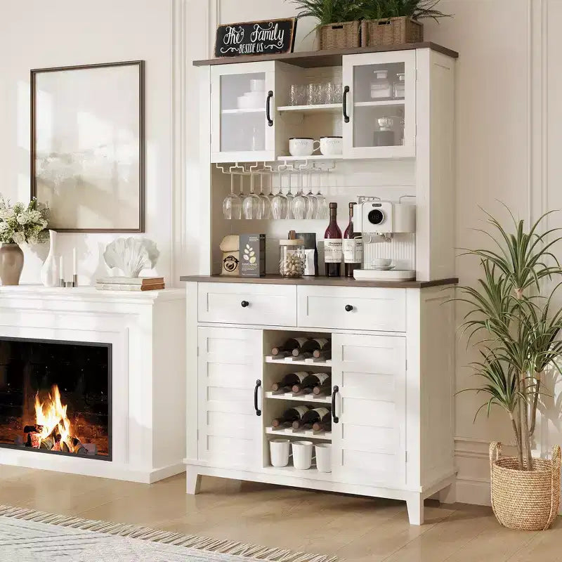 Bar de ferme 72 po – Meuble de rangement pour le vin avec casier à 9 bouteilles, 4 porte-verres et étagère réglable, blanc