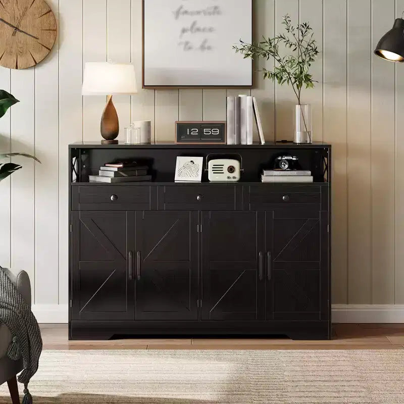 TROPOW Buffet de ferme avec station de recharge, 3 tiroirs et 4 portes de grange, armoire de rangement de cuisine de 51 pouces avec bar à café